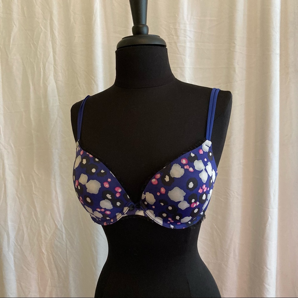 DKNY blue print and black lace underwire bra (32D)